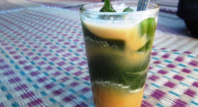 Foto Manfaat Minum Es Cincau Bagi Tubuh