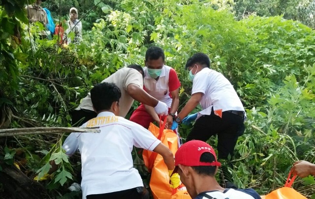 Foto Mayat Tanpa Identitas Ditemukan di Sungai Batang Agam
