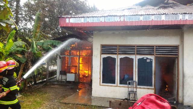 Foto Rumah di Gunuang Pangilun Ludes Terbakar