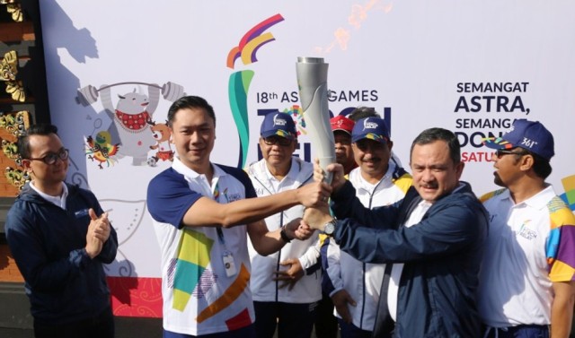 Foto Obor Asian Games 2018 Lewati Banjar Berseri Astra Denpasar