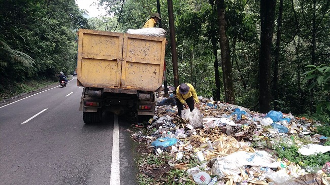 Foto Selama Lebaran,  48 Ton Sampah Dibersihkan dari Kelok Sambilan