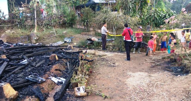 Foto Pasca Gempa, Rumah Warga Saok Laweh Solok Terbakar