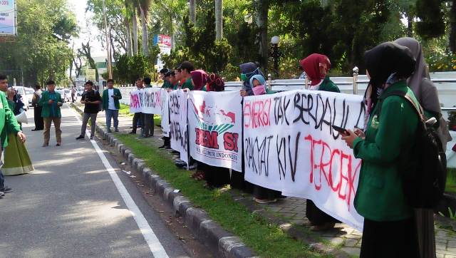 Foto BEM KM Unand Demo, Kritik Pemerintahan Jokowi