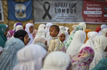 Foto Maknai Idul Adha, Jokowi Ajak Masyarakat Bantu Korban Gempa Lombok