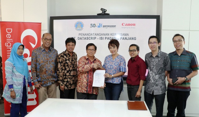 Foto Canon dan Datascrip Dukung Pendidikan Fotografi di ISI Padang Panjang