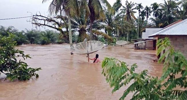Foto Banjir Rendam Semua Kecamatan di Pasaman Barat, 1.500 Warga Mengungsi