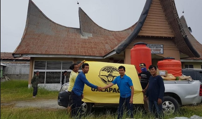 Foto Alumni Galapagos Bantu Korban Gempa Sulteng