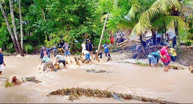 Foto Batang Lembang Meluap, Banjir Rendam Pemukiman Warga
