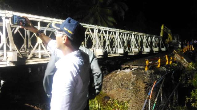 Foto Jembatan Darurat Kayu Tanam Diharapkan Rampung Hari Ini