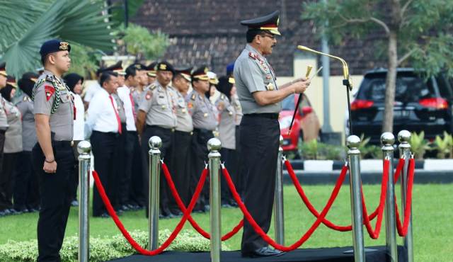Foto Kapolda Pimpin Upacara Peringatan Hari Bela Negara