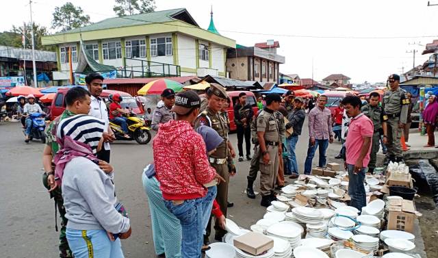 Foto Diduga Melawan Petugas, Oknum PKL Pasar Bawah Dilaporkan ke Polisi