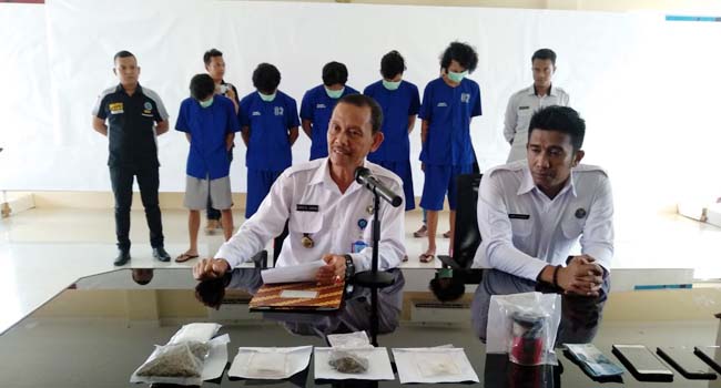 Foto Edarkan dan Pakai Ganja, 5 Mahasiswa di Padang Diciduk BNN