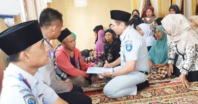 Foto Jasa Raharja serahkan Santunan Laka Beruntun di Kabupaten Solok