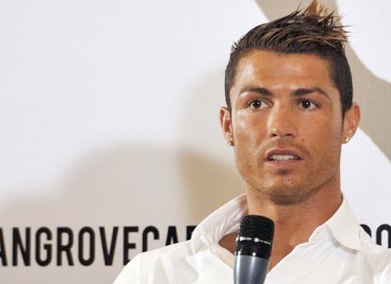 Foto Cristiano Ronaldo Pesepakbola Pertama yang Jadi Miliarder