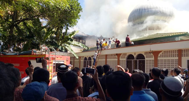 Foto Masjid Raya di Pesisir Selatan Terbakar