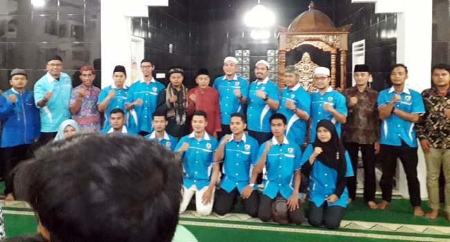 Foto KNPI Padang Salurkan Rp80 Juta untuk Masjid dan Musala