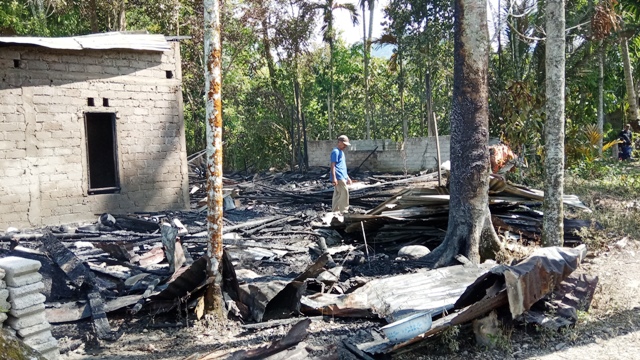 Foto Rumah di Solok Selatan Terbakar