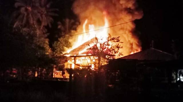 Foto Satu Rumah di Kampuang Dalam Terbakar