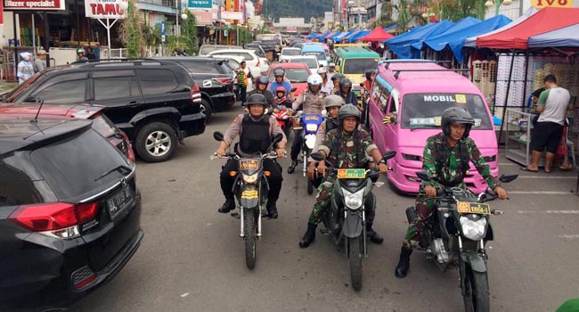Foto Polri dan TNI Patroli Bersama di Padang, Ini Sasarannya
