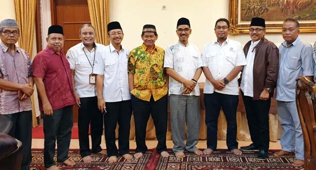 Foto Manajemen Semen Padang Buka Bersama Wartawan