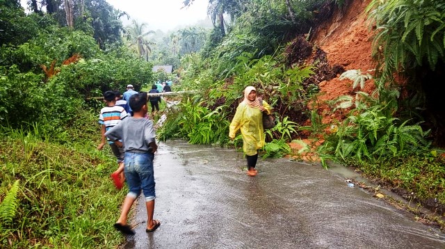 Foto Curah Hujan Tinggi, Tiga Kecamatan Kebanjiran