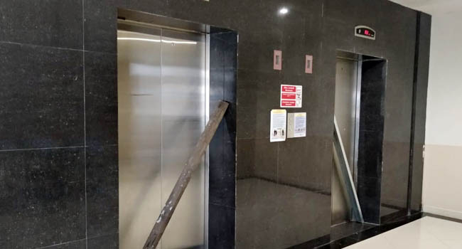 Foto 3 Pengunjung RSUP M. Djamil Satu Jam Terjebak dalam Lift