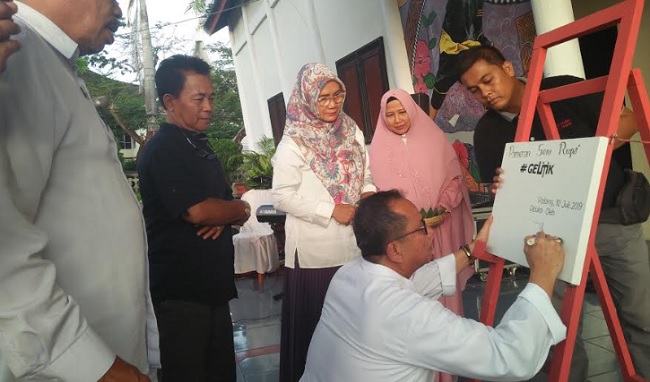 Foto Karya Seni Rupa Siswa Tiga SMK di Padang  Dipamerkan