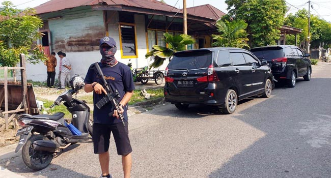 Foto Densus 88 Amankan Terduga Teroris di Padang