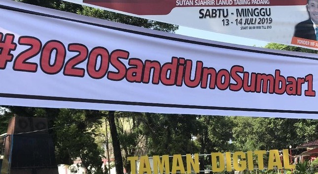 Foto Ada Spanduk #2020SandiagaUnoSumbar1, Gerindra tak Tahu Pemasangnya