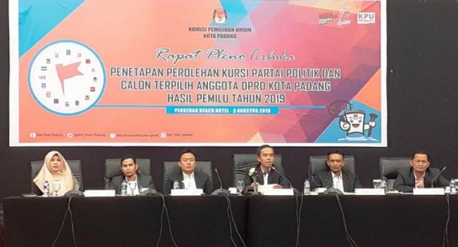 Foto KPU Tetapkan Anggota DPRD Padang 2019-2024