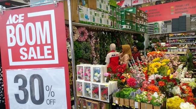 Foto Living Plaza Ace Hardware Padang Bertabur Diskon