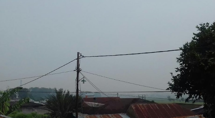 Foto Kabut Asap di Wilayah Bukittinggi dan Agam Makin Menebal