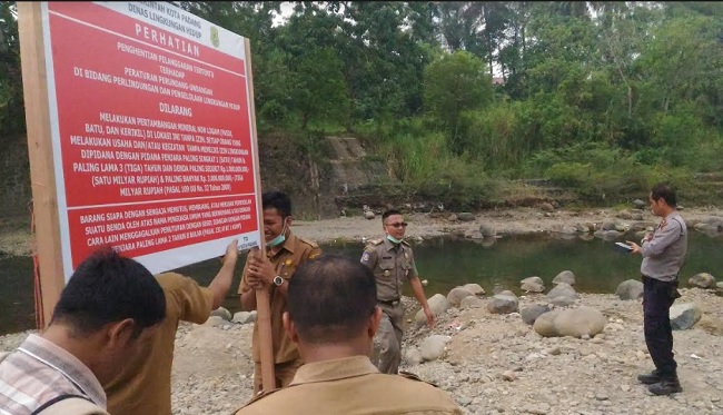Foto Aktivitas Galian C di Batang Air Kuranji Dilarang