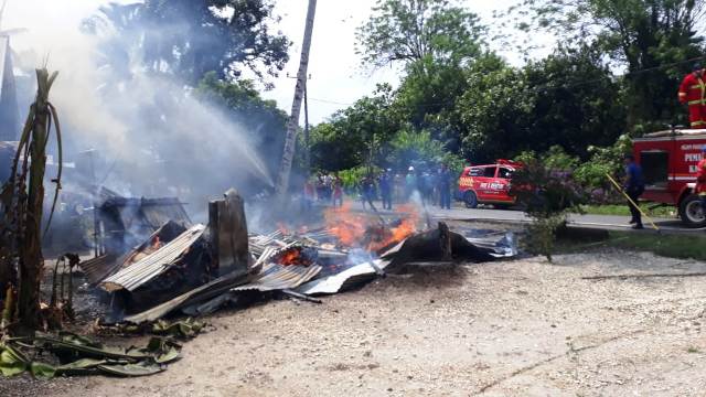 Foto Kebakaran di Agam, Rumah dan Sepeda Motor Terbakar