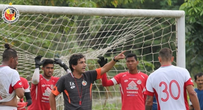 Foto Coach Eduardo Almeida Tak Lagi Menukangi Semen Padang FC