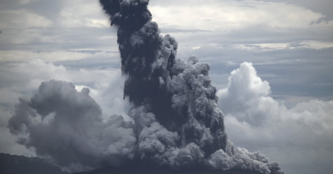 Foto Gunung Anak Krakatau Erupsi