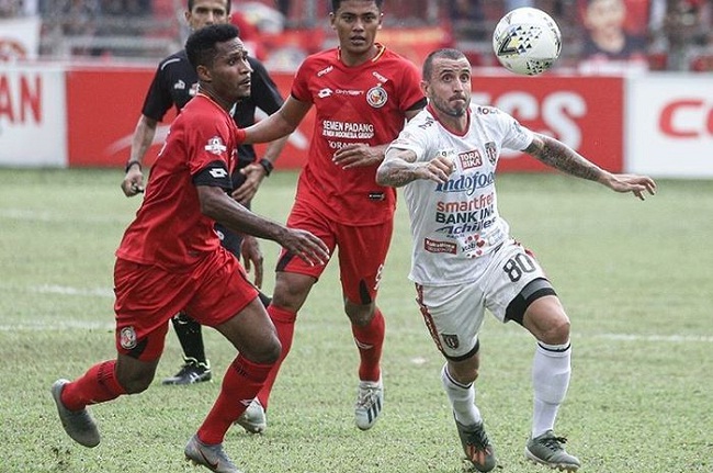Foto Bali United Juara, Semen Padang  Kian Terbenam