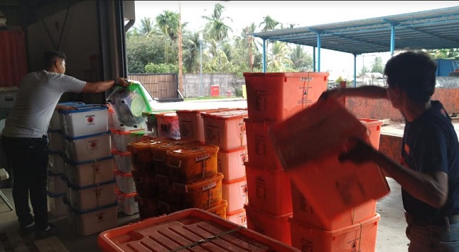 Foto Bantuan Logistik untuk Korban Banjir Bandang Solsel Mencukupi 