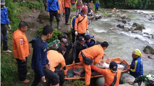 Foto Basarnas Lanjutkan Evakuasi, Sementara 28 Meninggal