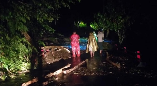 Foto Jalan tak Bisa Dilewati, Agam Banjir Lagi