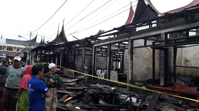 Foto Tim Inavis Polda Bantu Selidiki Penyebab Kebakaran di Padang Panjang