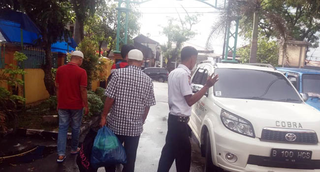 Foto Ditangkap Saat Urus SIM, Rekanan Diserahkan ke Jaksa