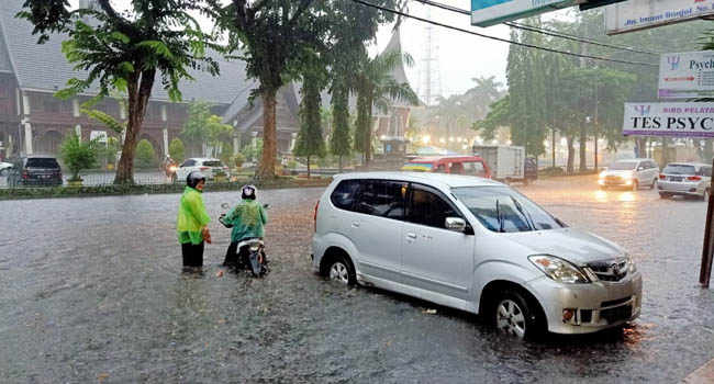 Foto Anggota DPRD Padang: Jangan Tunggu Banjir Dulu Baru Keruk Drainase!