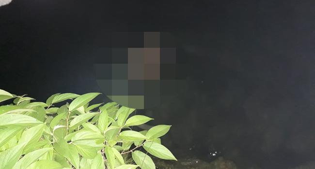 Foto Mayat Lelaki Tanpa Identitas Ditemukan Terapung di Danau Singkarak