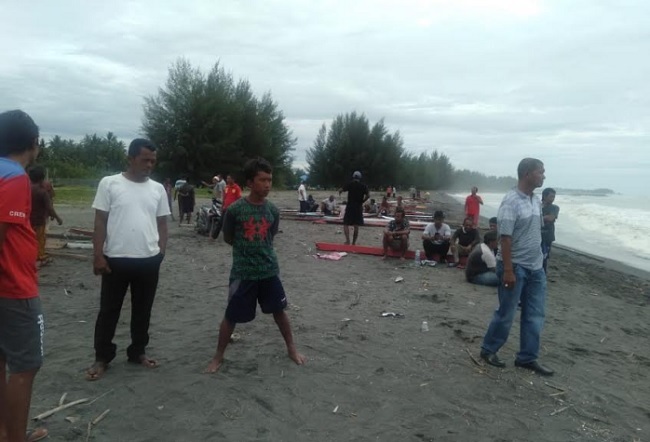 Foto Kecelakaan Kapal Juga Terjadi di Perairan Tiku, Seluruh ABK Selamat