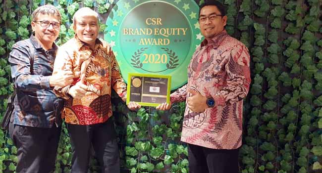 Foto Semen Padang Raih &quot;Gold Brand Equity Award&quot;
