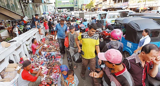 Foto Pasar Tanah Abang Diserbu Masyarakat Jelang Ramadhan 1443 H