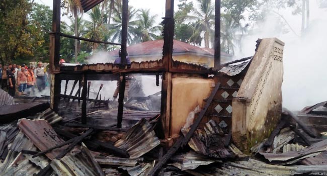 Foto Rumah Gadang di Selayo Ludes Terbakar