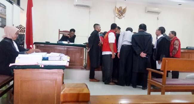 Foto Bupati Solok Mangkir dari Persidangan, Ini Reaksi Hakim