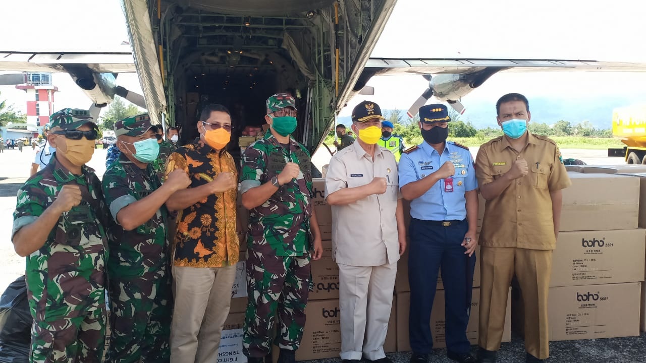 Foto 7 Ribu APD dan 35 Ribu Masker Bantuan BNPB Tiba di Padang